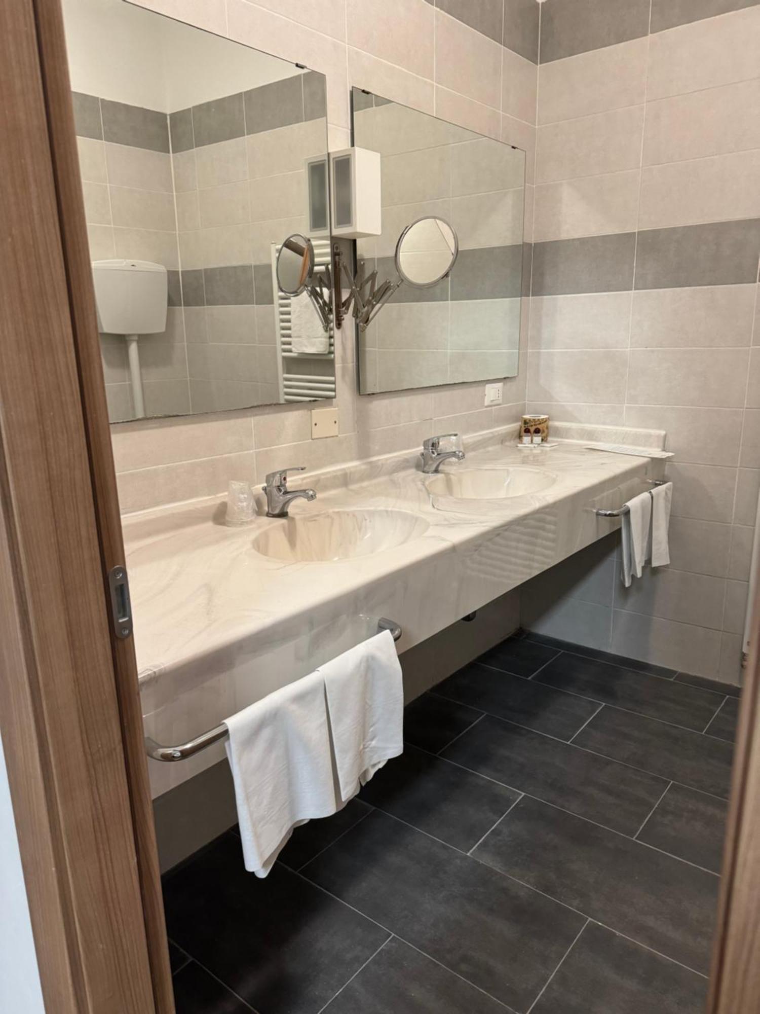 Hotel La Torre Формиджине Экстерьер фото